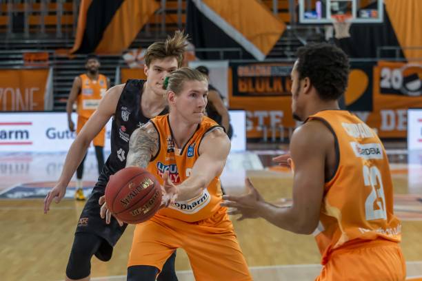 更加艰难而 更加艰难而